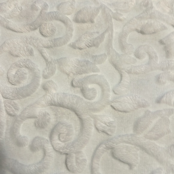 Minkey blanket. - Picture 2 of 3